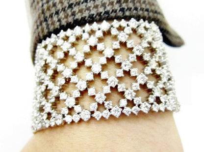 DIAMOND FOUR HUNDRED FOURTEEN ROUND SHAPE SET DIAMOND SET BRACELET