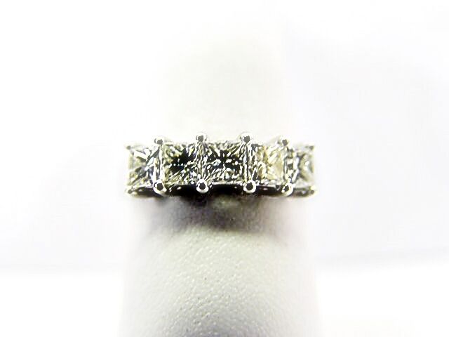 DIAMOND 5 STONE PRINCESS SHAPE COMMON PRONG SET DIAMOND