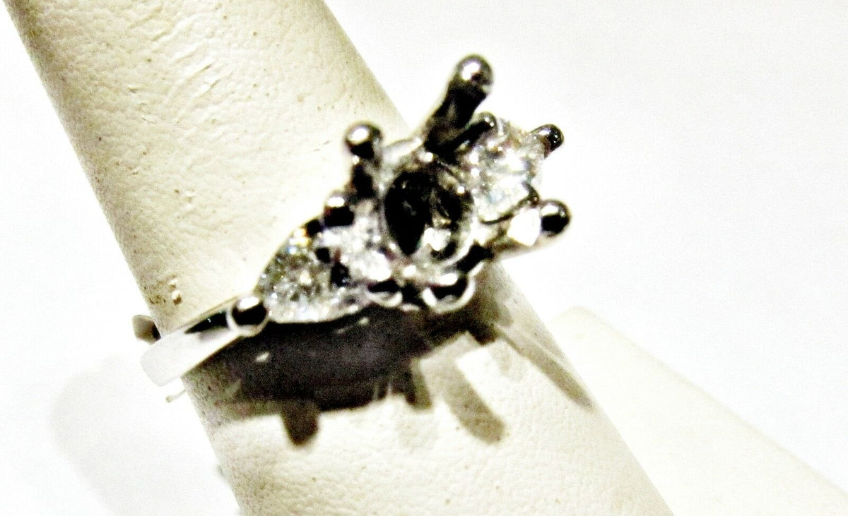 DIAMOND SETTING 2 PEAR SHAPE SIDE STONE DIAMOND