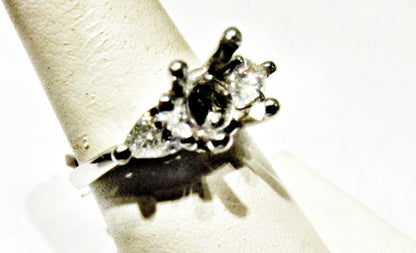 DIAMOND SETTING 2 PEAR SHAPE SIDE STONE DIAMOND