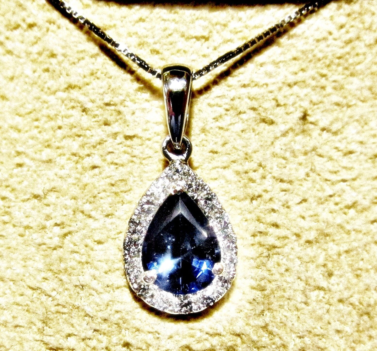 SAPPHIRE PEAR SHAPE DIAMOND ROUND BR SHAPE PENDANT SAPPHIRE DIAMOND PENDANT