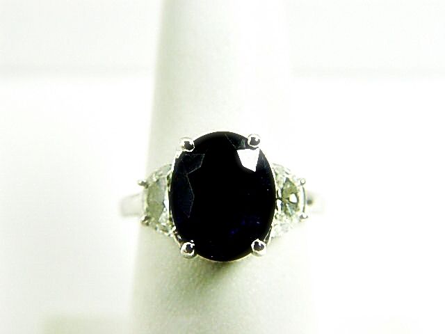 SAPPHIRE OVAL SHAPE 11.80X 8.99X 5.22MM DIAMOND RING