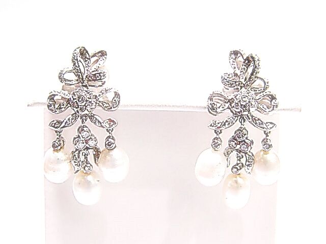 ROUND BRILLIANT SH DIAMONDS SET WITH 6 TOTAL FRESH WATER PEARL DANGLE EARRING