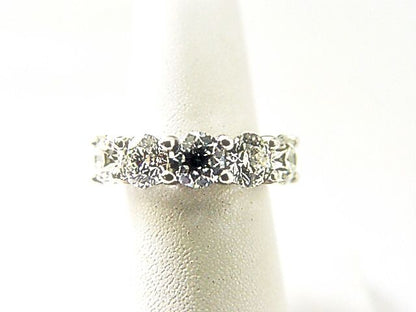 DIAMOND 5 ROUND BR SHAPE COMMON PRONG SET BAND TOP SET DIAMOND ANNIVERSARY BAND