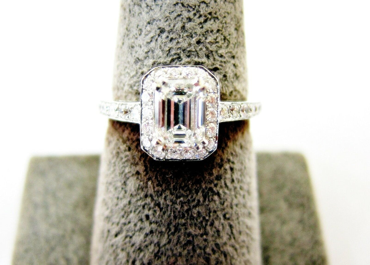 CERTIFIED EMERALD SHAPE DIAMOND AND ROUND SHAPE DIAMOND SET TOP ENGAGEMENT RING