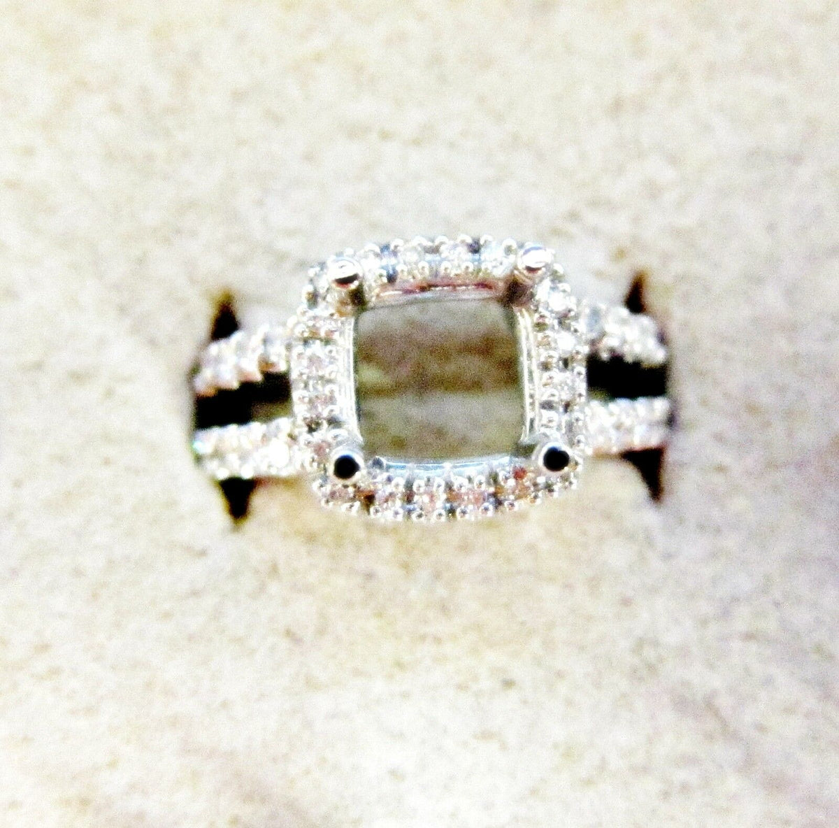 DIAMOND HALO SETTING FOR 5.00MM X 3.90MM STONE