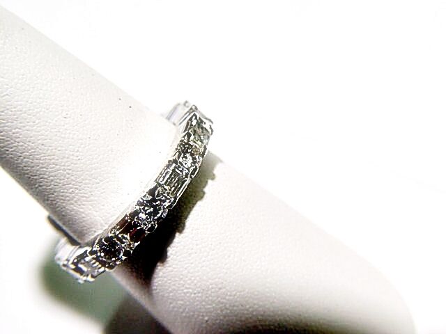 10 ROUND BRILLIANT 10 EMERALD CUT DIAMOND SET ALL THE WAY AROUND