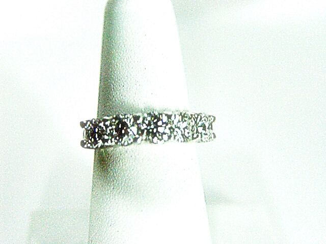 DIAMOND 5 ROUND BRILLIANT SHAPE COMMON PRONG SET BAND