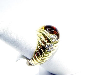 CABOCHON CITRINE SET WITH SIXTEEN ROUND BRILLIANT SHAPE DIAMOND