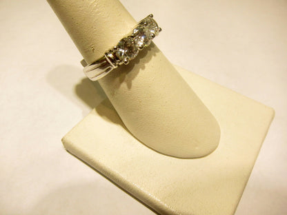 DIAMOND THREE STONE BAND GROOVED