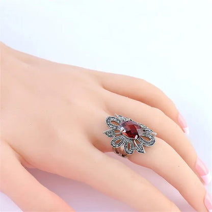 Hot Europe and the United States Retro Hollow-Out Flowers Ruby Ring Boutique Jewelry 2017 New