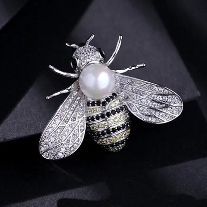 4 styles Honey Bee Brooch Lapel Pins for Women Crystal Insect Themed Bee Brooches with Faux Pearl Fashion Gift for Birthday Dating Party Anniversary
