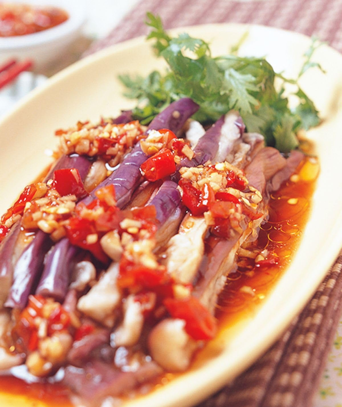 HADAY Premium Chinese Crushed Chili Sauce - Ideal for Stir-Frying, Dipping, Saucing, and Noodles 海天 贵映红剁辣椒 - 340 Gram