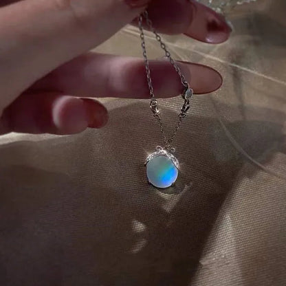 Retro Luxury Alloy Firefly Moonlight Pendant Necklace Charm  Lightning Bug Animal Necklaces for Women Romantic Wedding Bridal Clavicle Chain Necklace