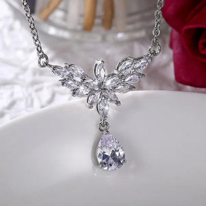 Luxury Gorgeous Silver Plated Engagement Wedding Teardrop Pendant Necklace Moissanite Lab Diamond Charm Necklace for Women Romantic Bridal Neckalce Banquet Jewelry Gift