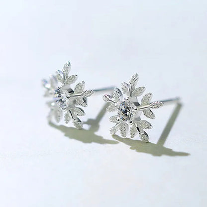 Exquisite 925 Sterling Silver Diamond White Snowflake Elegant Ladies Stud Earrings for Women Fashion Sterling Silver Earrings Jewelry