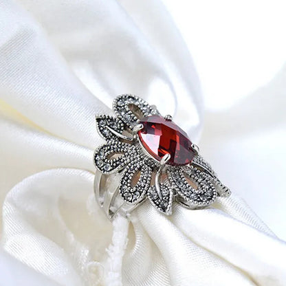 Hot Europe and the United States Retro Hollow-Out Flowers Ruby Ring Boutique Jewelry 2017 New