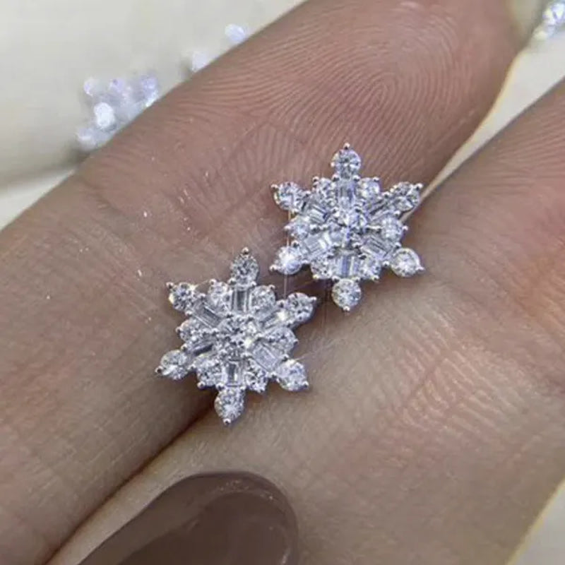 Charming Silver Plated Inlay Lab Diamond Zircon Snowflake Stud Earrings for Women Wedding Party Fashion Jewelry Christmas Gift