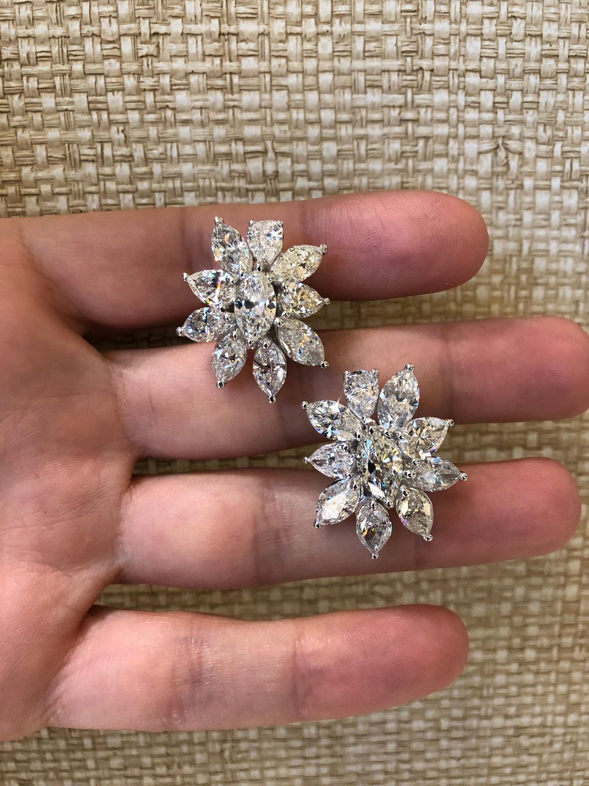 https://a.1stdibscdn.com/diamond-cluster-earrings-for-sale-picture-3/j_415/j_940141598548561974/cluster_2_master.jpg