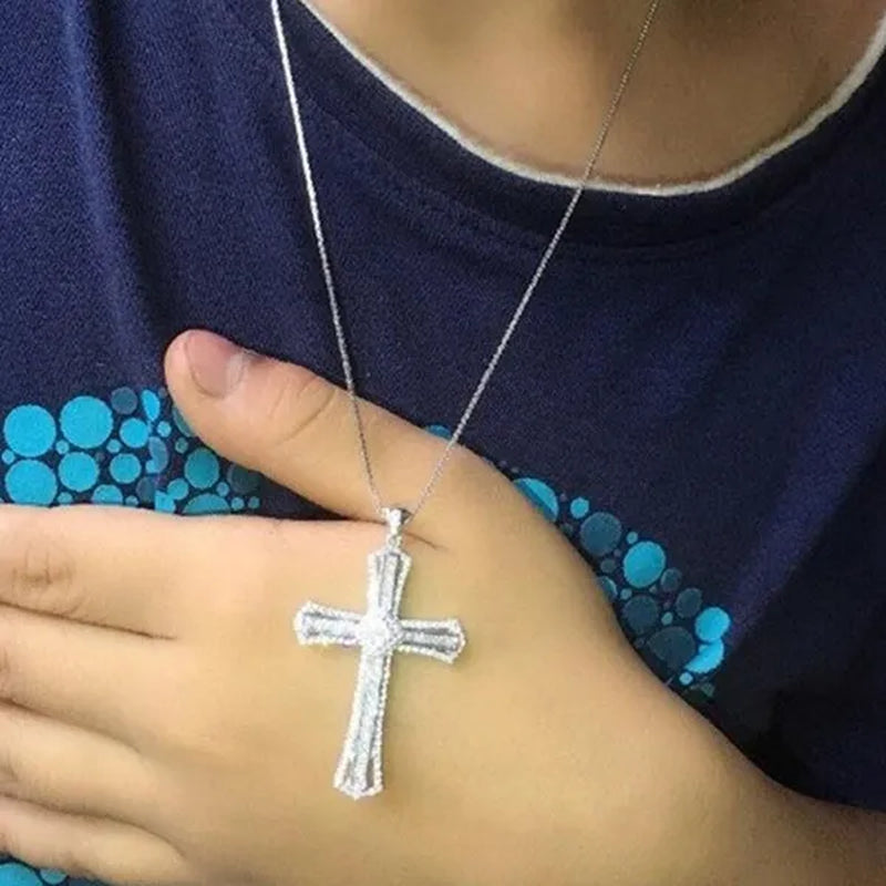 Religious Cross Shaped Pendant Necklace Paved Moissanite Charm Necklace for Men and Women Simple Fashion Jewelry Unisex Clavicle Necklace Party Christmas Gifts