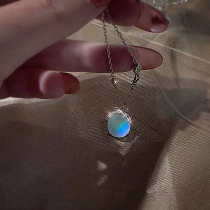 Retro Luxury Alloy Firefly Moonlight Pendant Necklace Charm  Lightning Bug Animal Necklaces for Women Romantic Wedding Bridal Clavicle Chain Necklace