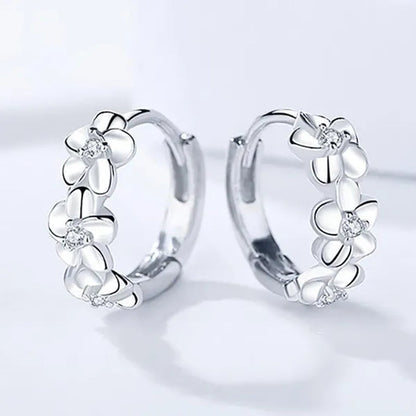 1 Pair Simple Cute Crystal Diamond Moissanite Flower Hoop Huggie Earrings for Women Girl Engagement Ear Studs Jewelry