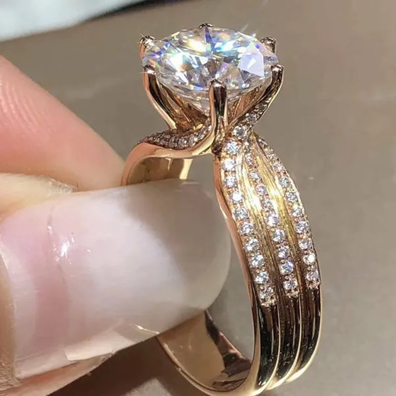 Gorgeous Round Cut Eternal Diamond Rings Fashion 925 Sterling Silver Zircon Ring Female Bride Wedding Proposal Engagement Party Band Moissanite Jewelry Anniversary Gift