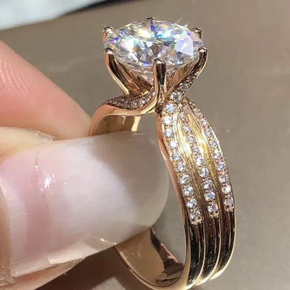 Gorgeous Round Cut Eternal Diamond Rings Fashion 925 Sterling Silver Zircon Ring Female Bride Wedding Proposal Engagement Party Band Moissanite Jewelry Anniversary Gift