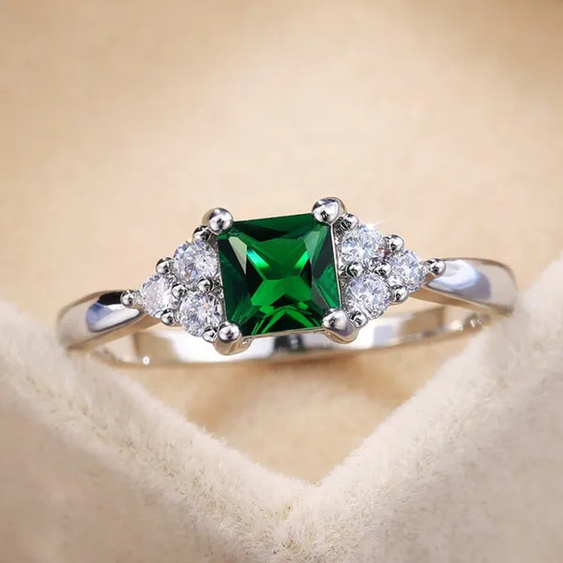 Fashion Jewelry Emerald Diamond 925 Sterling Silver Ring Elegant Bride Wedding Engagement Party Gift Accessory for Women Rings Size 5-11