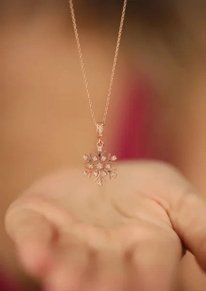 Kadın Kar Tanesi Model Rose Kaplama Gümüş Kolye