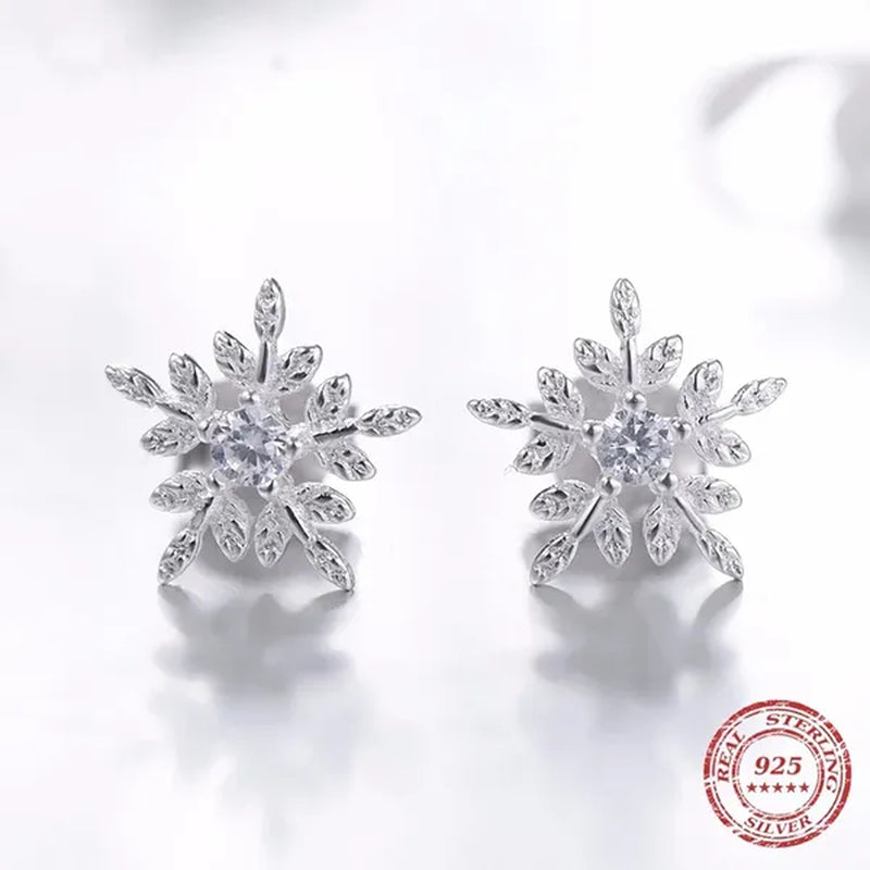 Exquisite 925 Sterling Silver Diamond White Snowflake Elegant Ladies Stud Earrings for Women Fashion Sterling Silver Earrings Jewelry