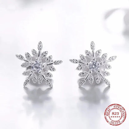 Exquisite 925 Sterling Silver Diamond White Snowflake Elegant Ladies Stud Earrings for Women Fashion Sterling Silver Earrings Jewelry