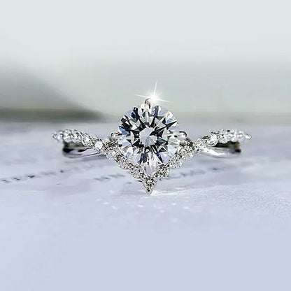 Fashion Accessories Gorgeous 925 Sterling Silver White Sapphire Round Cut Moissanite Diamond Ring Elegant Bride Wedding Jewelry for Women Rings Engagement Anniversary Party Band Gift Size 4-12 Bague Femme