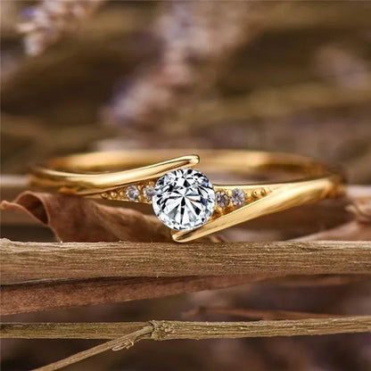 Fashion Gold Plated Round Cut 1ct White Sapphire Diamond Solitaire Rings for Unisex Personality Wedding Engagement Jewelry Gift Size 4-12